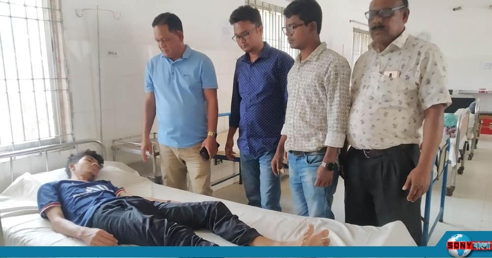 সাংবাদিককে ডেকে এনে বেধড়ক পেটালেন কাউন্সিলর