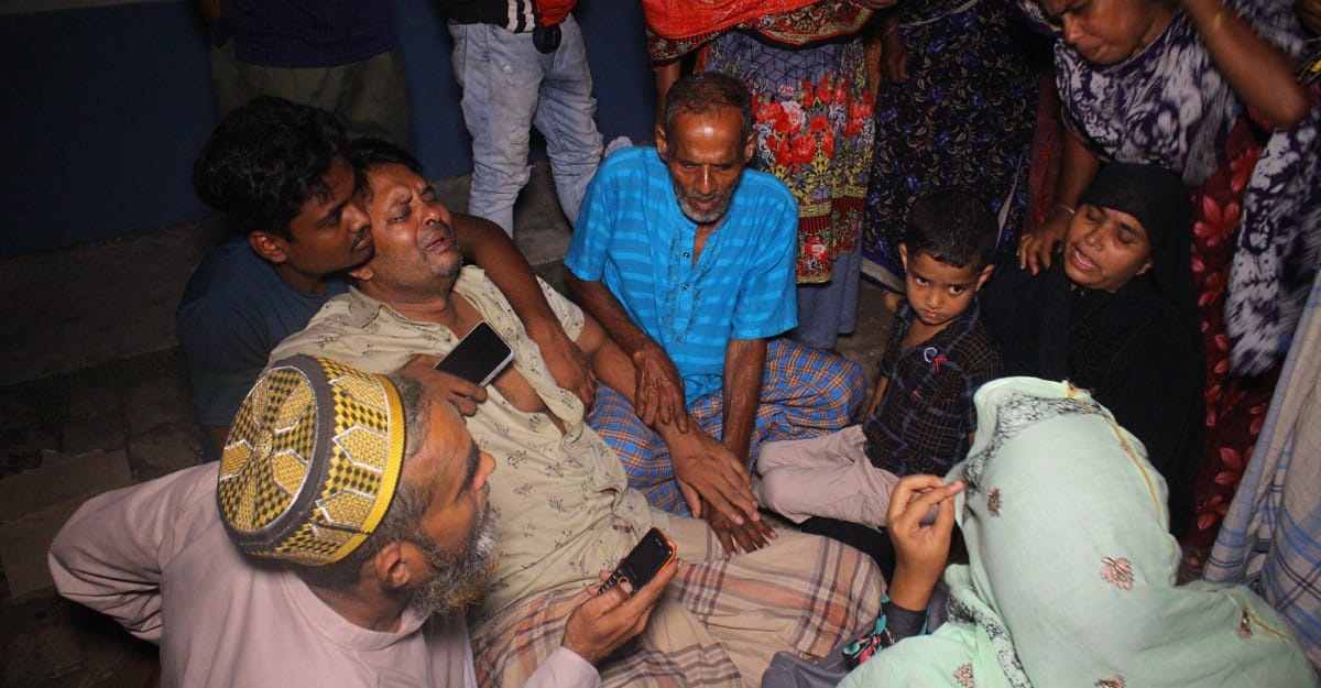 ট্রাকের ধাক্কায় ৩ কলেজছাত্র নিহত