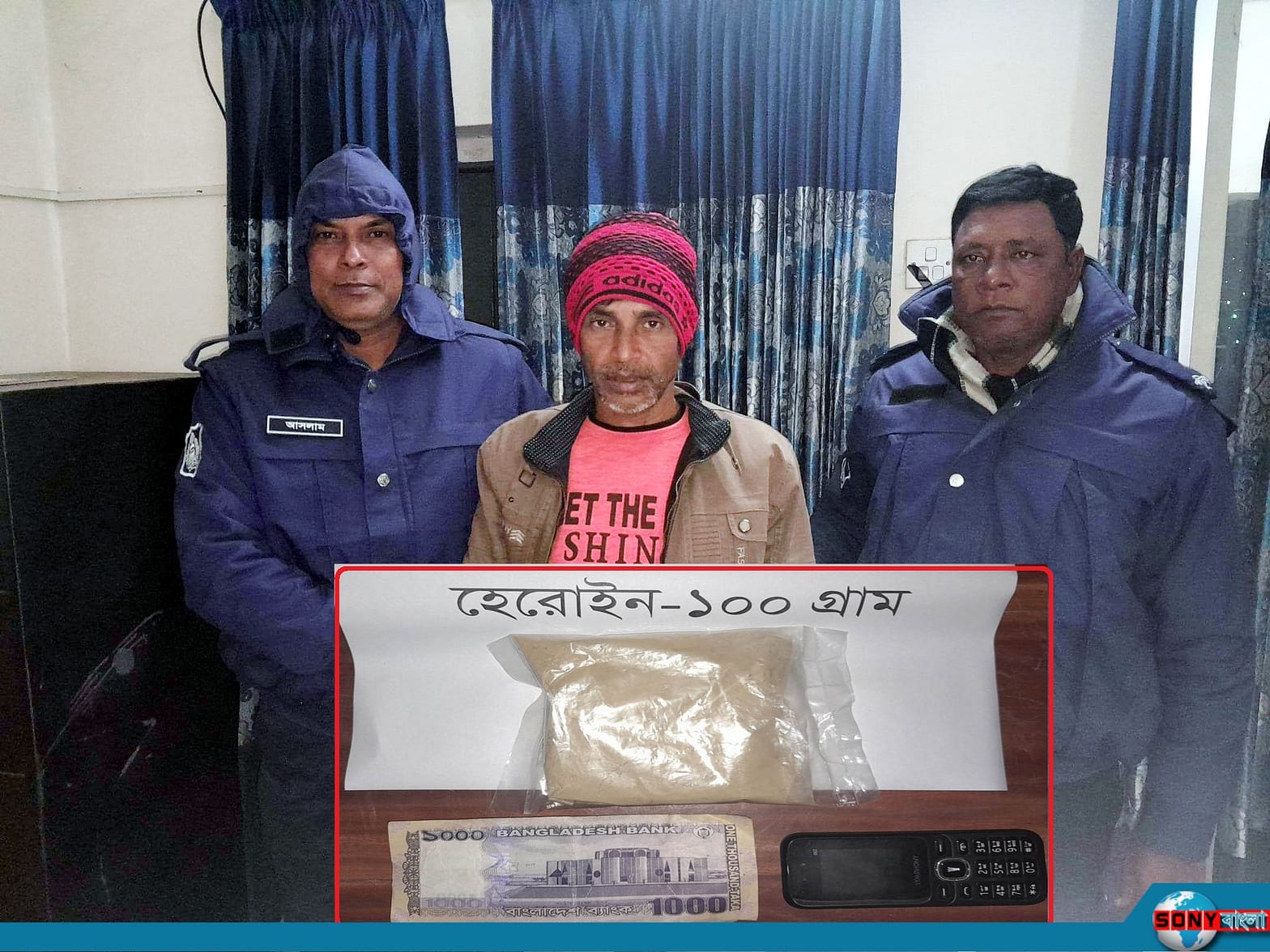 রাজশাহী রেলওয়ে প্ল্যাটফর্মে ১০০ গ্রাম হেরোইন-সহ মাদক কারবারি গ্রেপ্তার