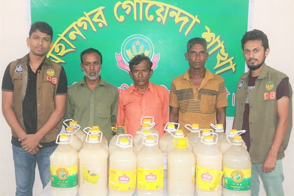 রাজশাহী নগরীতে ১১০ লিটার চোলাই মদসহ গ্রেফতার ৩