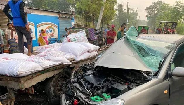 রাজশাহীর গোদাগাড়ীতে সড়ক দুর্ঘটনায় আহত ৩