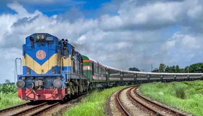 রাজশাহী থেকে ঢাকাগামী সিল্কসিটি ট্রেনে আগুন