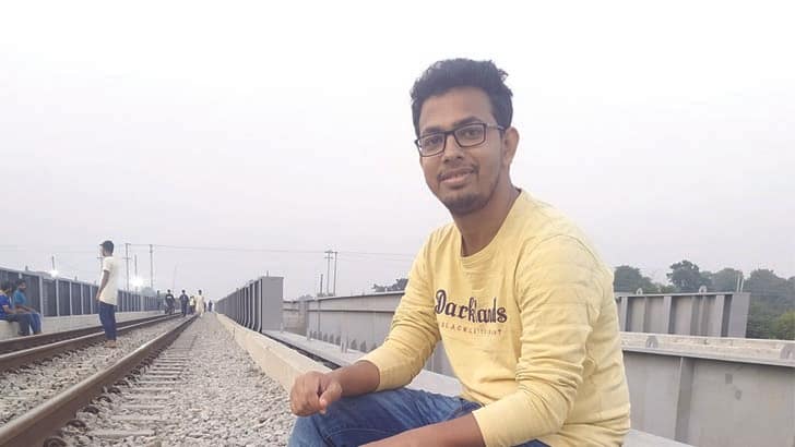 মাকে বাঁচাতে নিজের কলিজা কেটে দিচ্ছেন ডা. মাসুদ