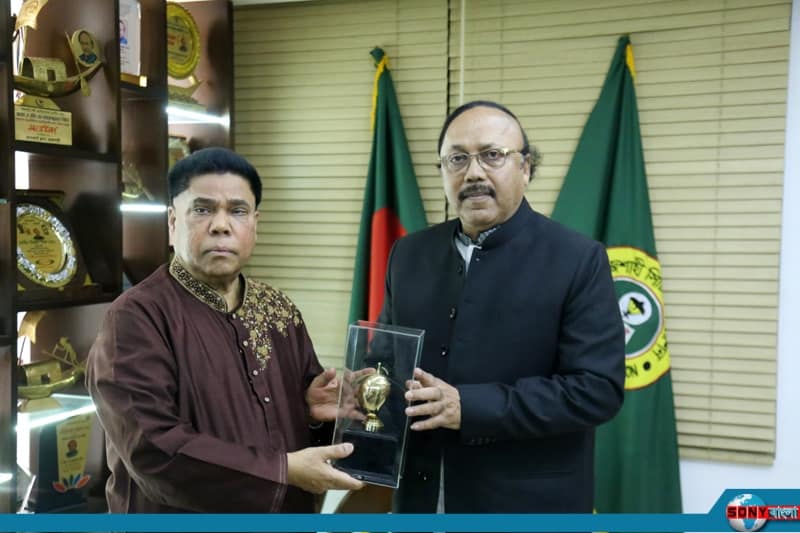 রাজশাহী মহানগরীর পরিচ্ছন্নতা ও আলোকায়ন দেখে মুগ্ধ ড. মাহফুজুর রহমান